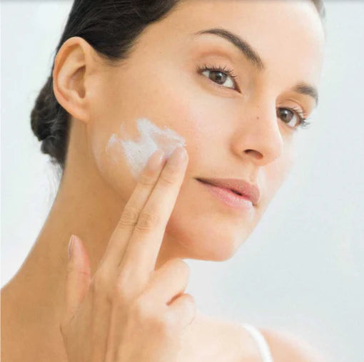 SOLAR DEFENSE TINTED (SPF 30 de Amplio Espectro) Tamaño de Viaje